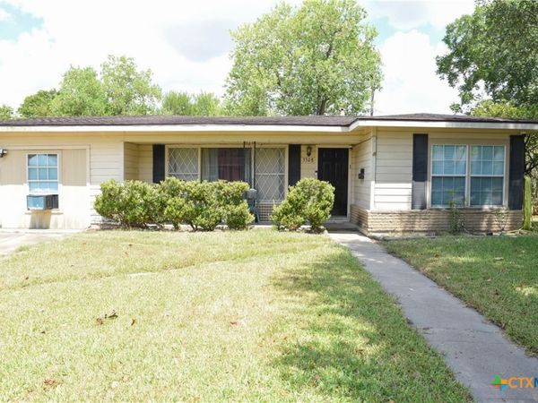 3308 Avondale Street , Victoria, TX 77901