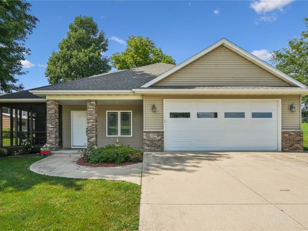 309 N Cherry St , Mechanicsville, IA 52306