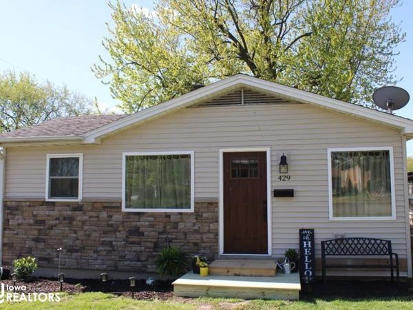 429 E Glasgow Street, West Burlington, IA 52655