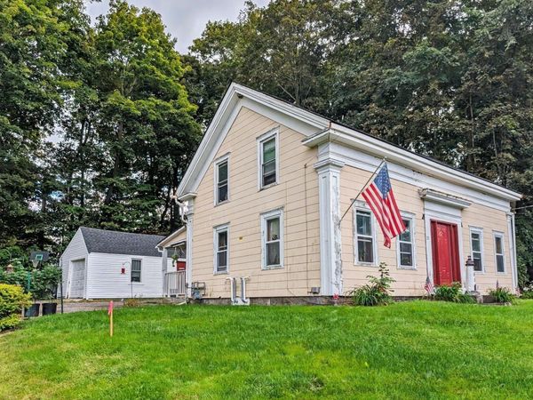 23 North St, Douglas, MA 01516