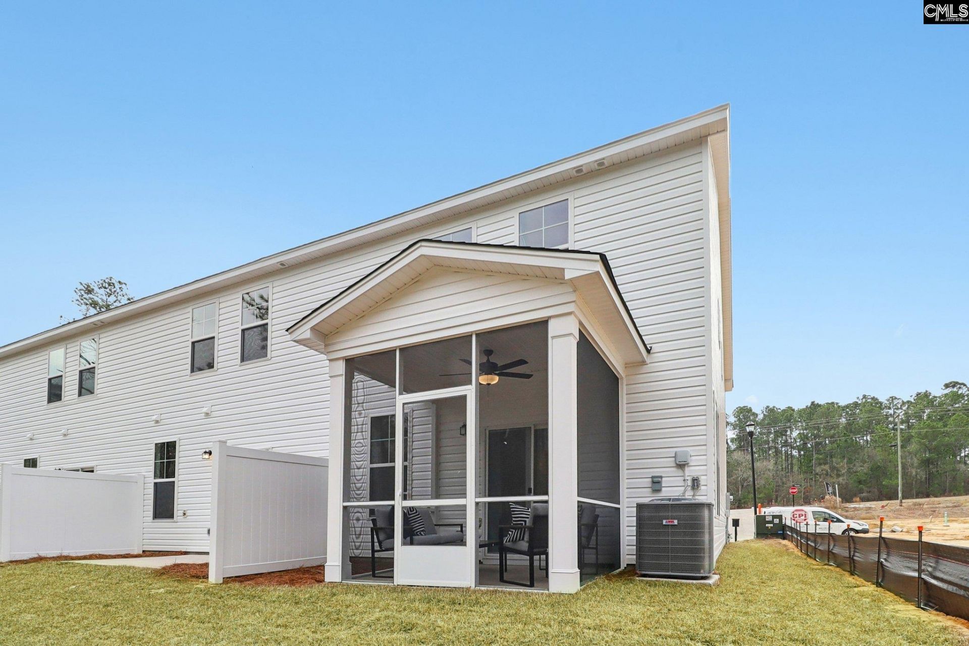 2001 Armada Road Photo 4