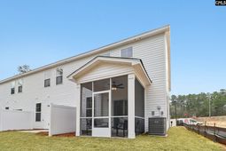 2001 Armada Road photo 4