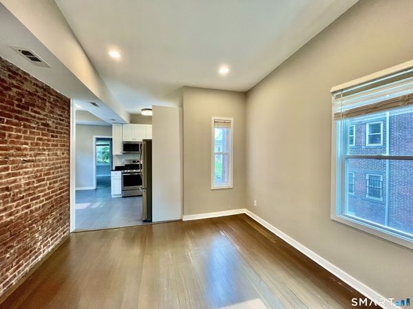 597 Chapel , Unit 2R, New Haven, CT 06511
