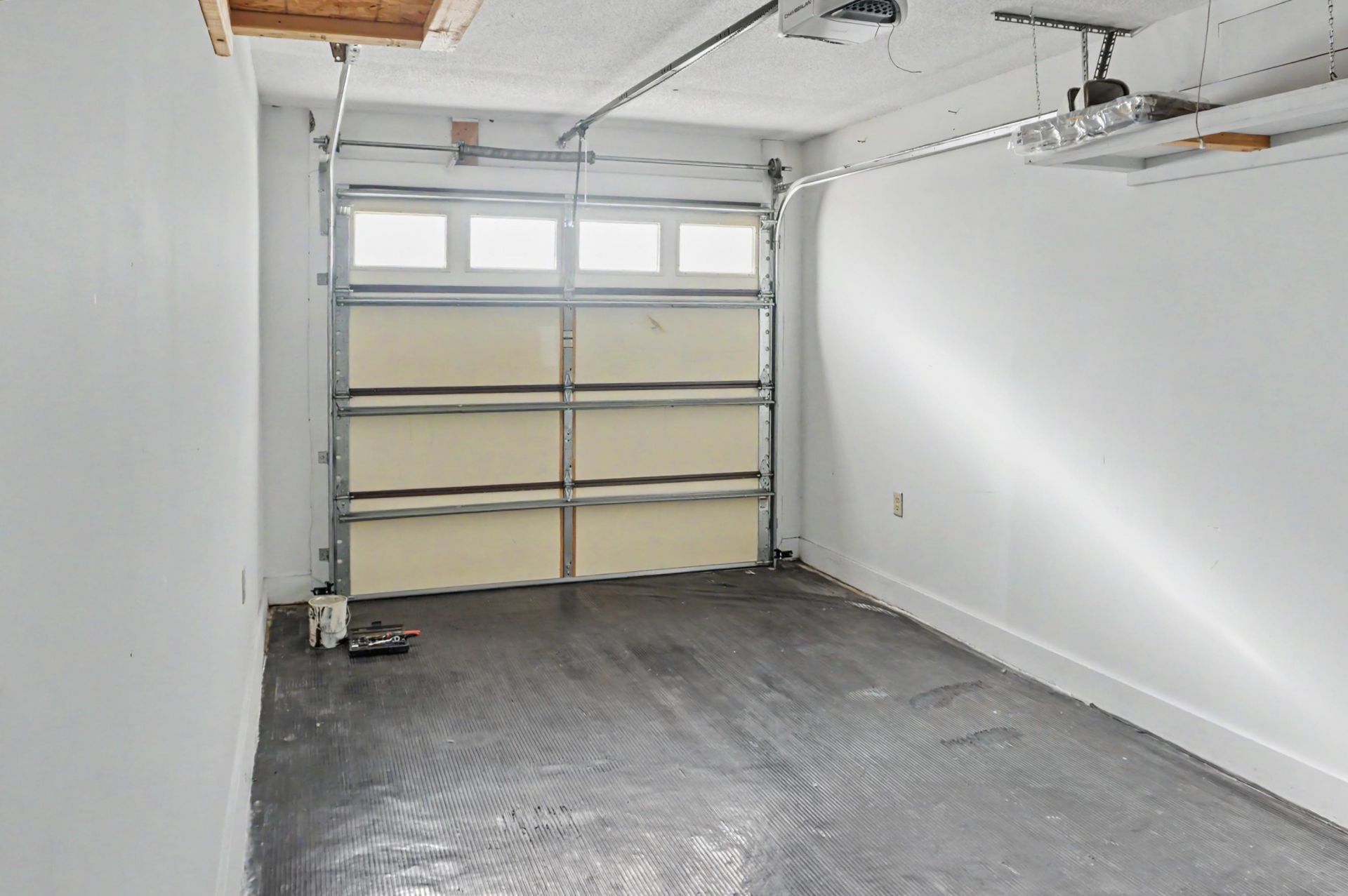 1010 Charles St. Photo 20