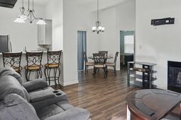 1010 Charles St. photo 4