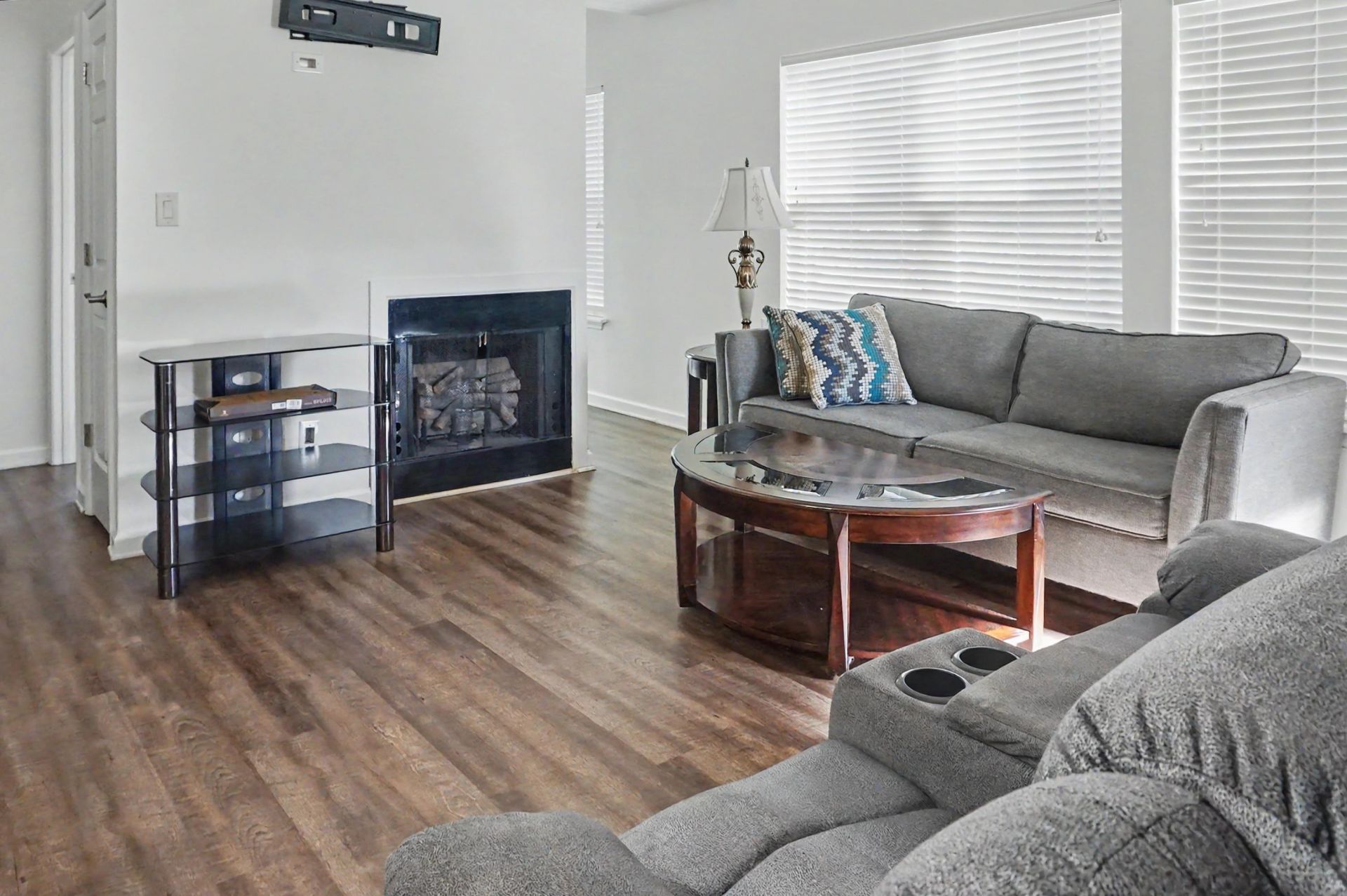 1010 Charles St. Photo 4