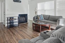 1010 Charles St. photo 4