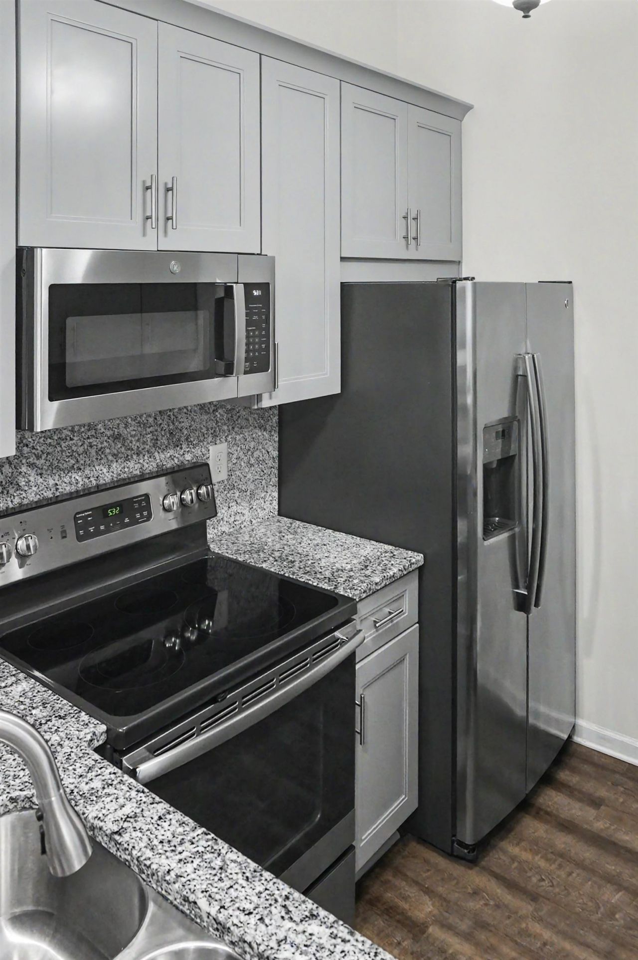 1010 Charles St. Photo 8