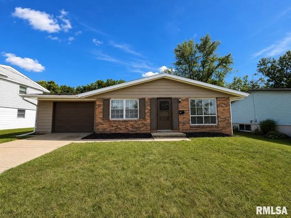 2220 W KENSINGTON Drive, Peoria, IL 61614