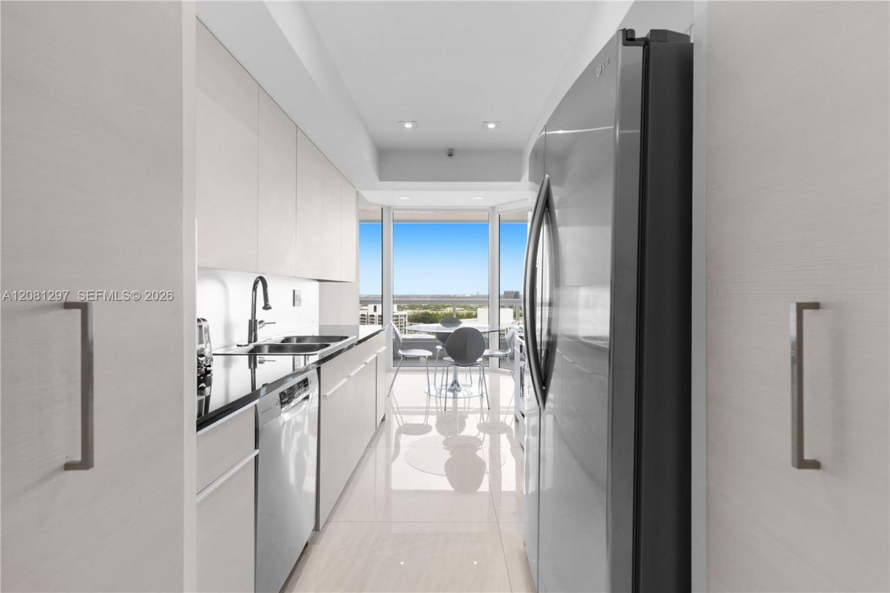 21055 Yacht Club Dr , Unit 2807, Aventura, FL 33180 Photo