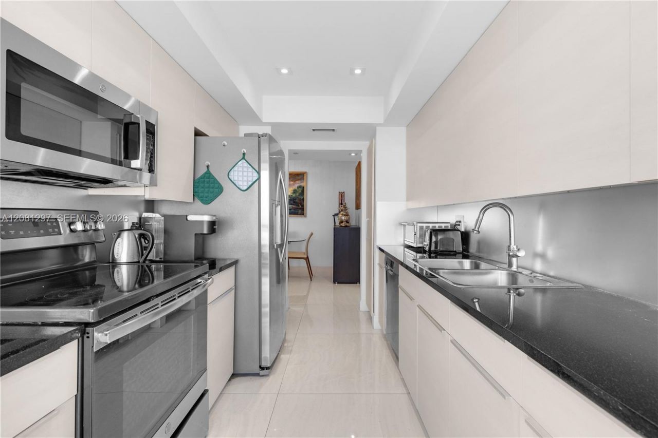 21055 Yacht Club Dr , Unit 2807, Aventura, FL 33180 Photo