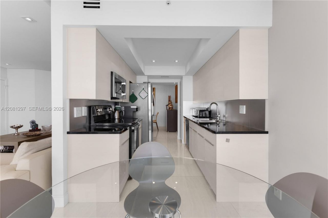 21055 Yacht Club Dr , Unit 2807, Aventura, FL 33180 Photo