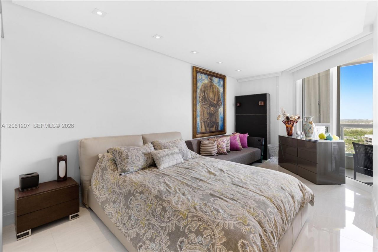 21055 Yacht Club Dr , Unit 2807, Aventura, FL 33180 Photo
