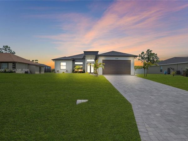 2318 NW NW 30th Ter, Cape Coral, FL 33993