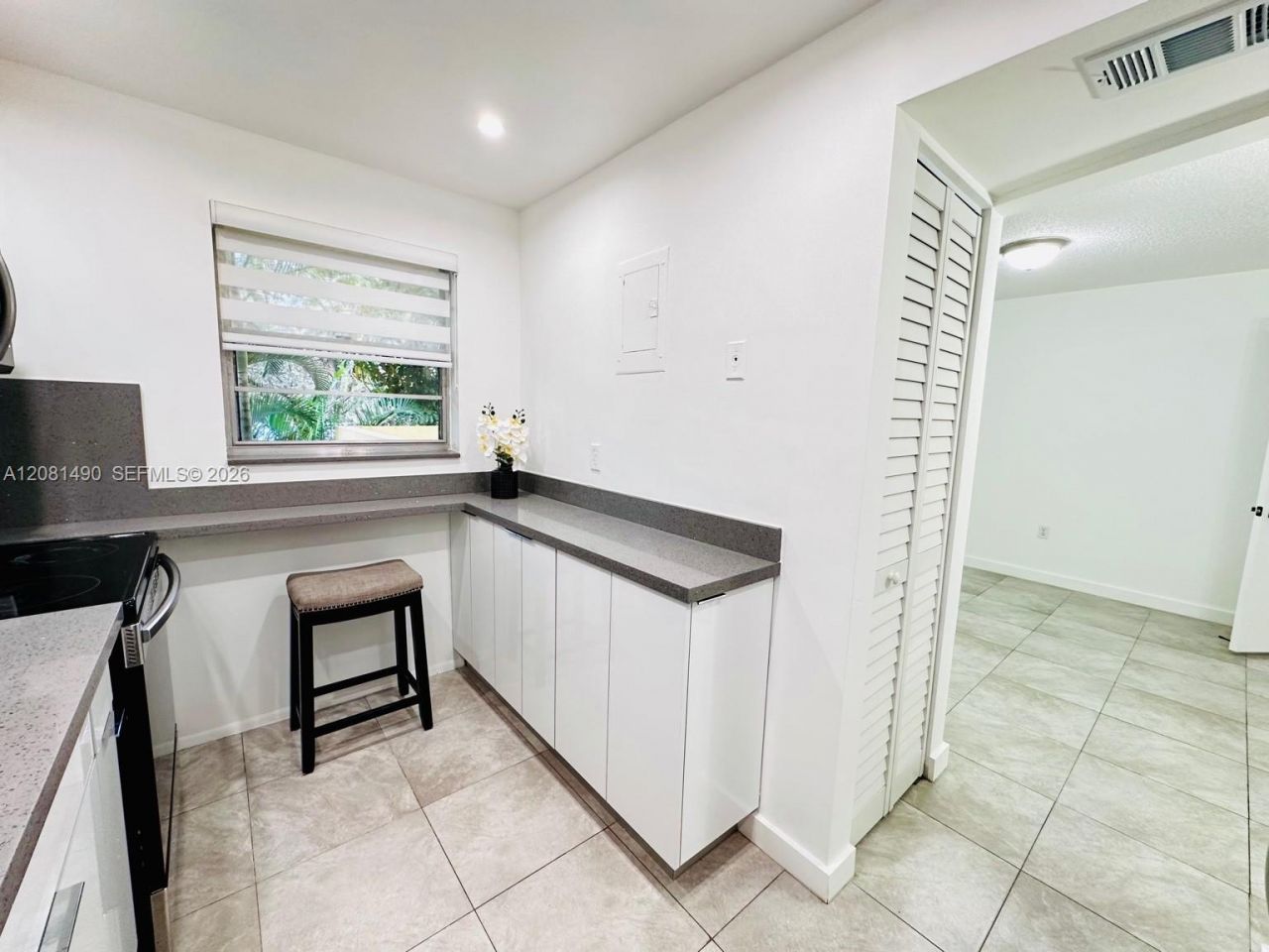 3490 Foxcroft Rd , Unit B208, Miramar, FL 33025 Photo