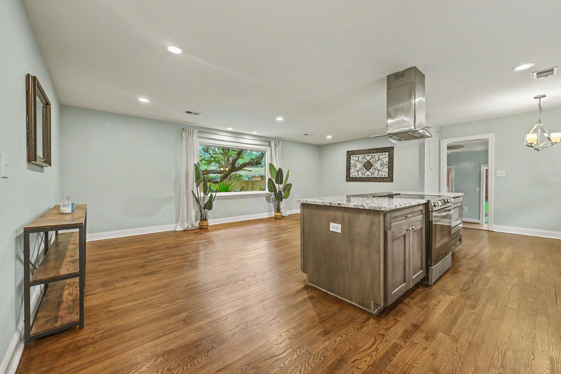 1510 Manor Boulevard Photo 15