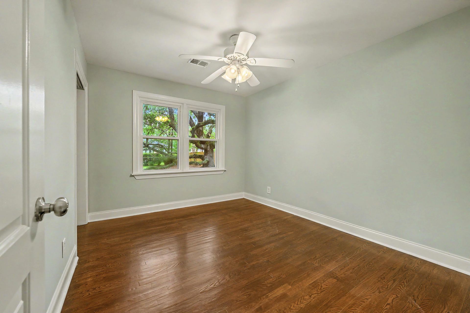 1510 Manor Boulevard Photo 23