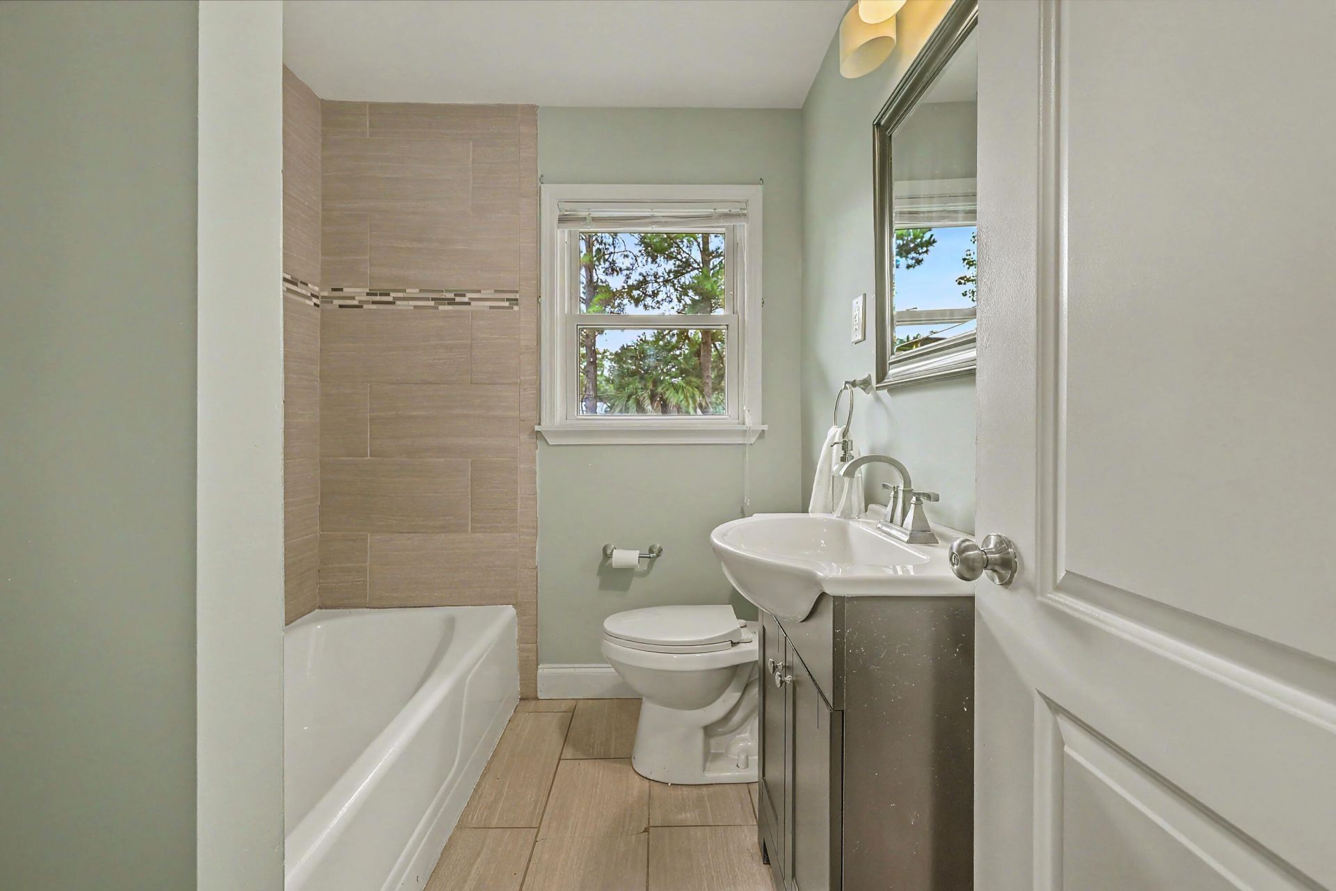 1510 Manor Boulevard Photo 28