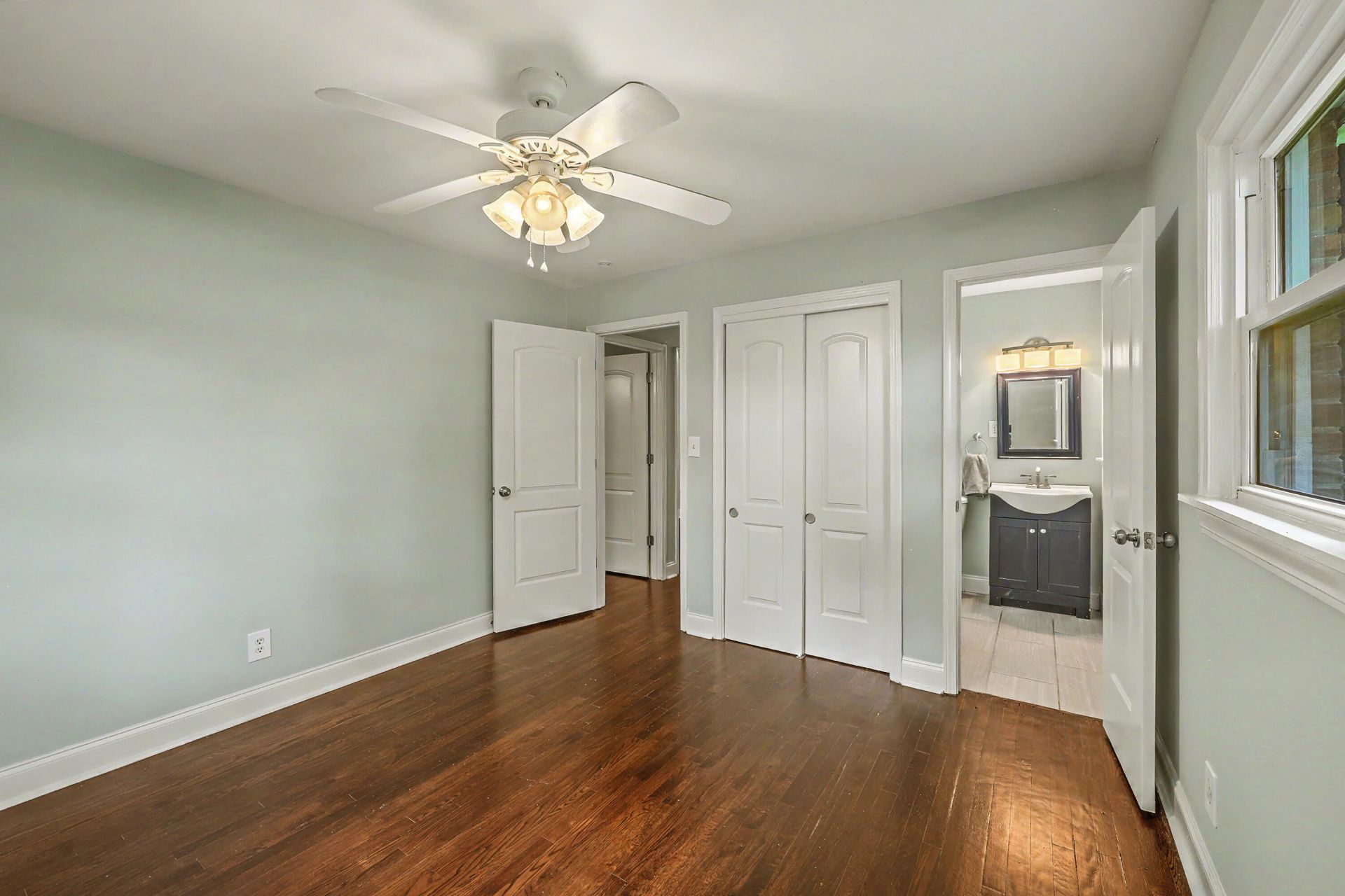 1510 Manor Boulevard Photo 29