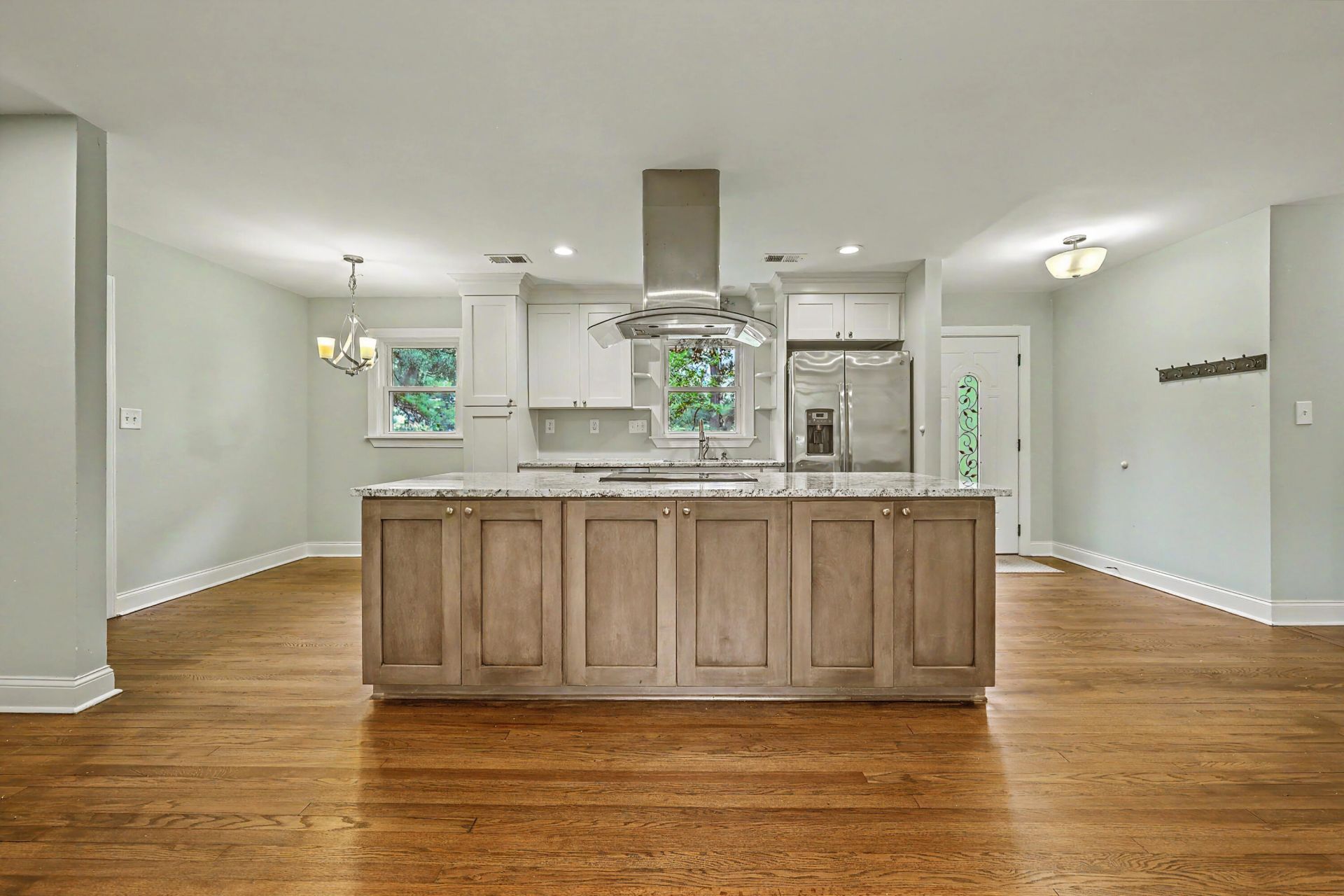 1510 Manor Boulevard Photo 4