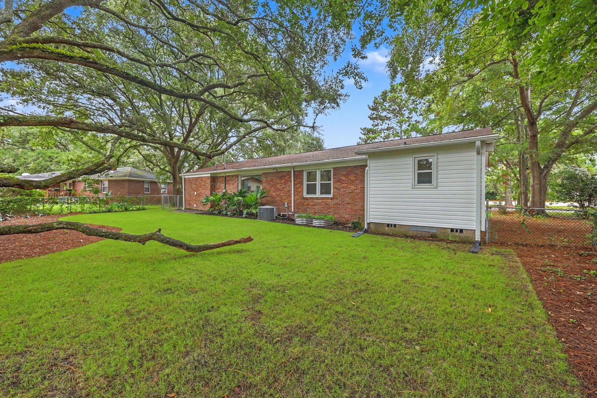 1510 Manor Boulevard Photo 49