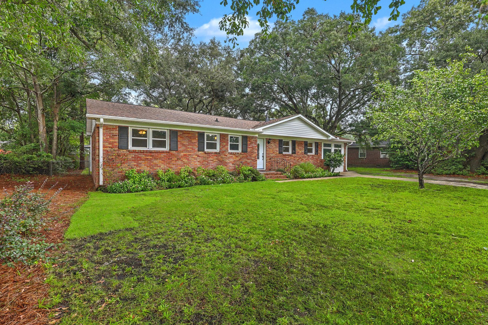 1510 Manor Boulevard Photo 5