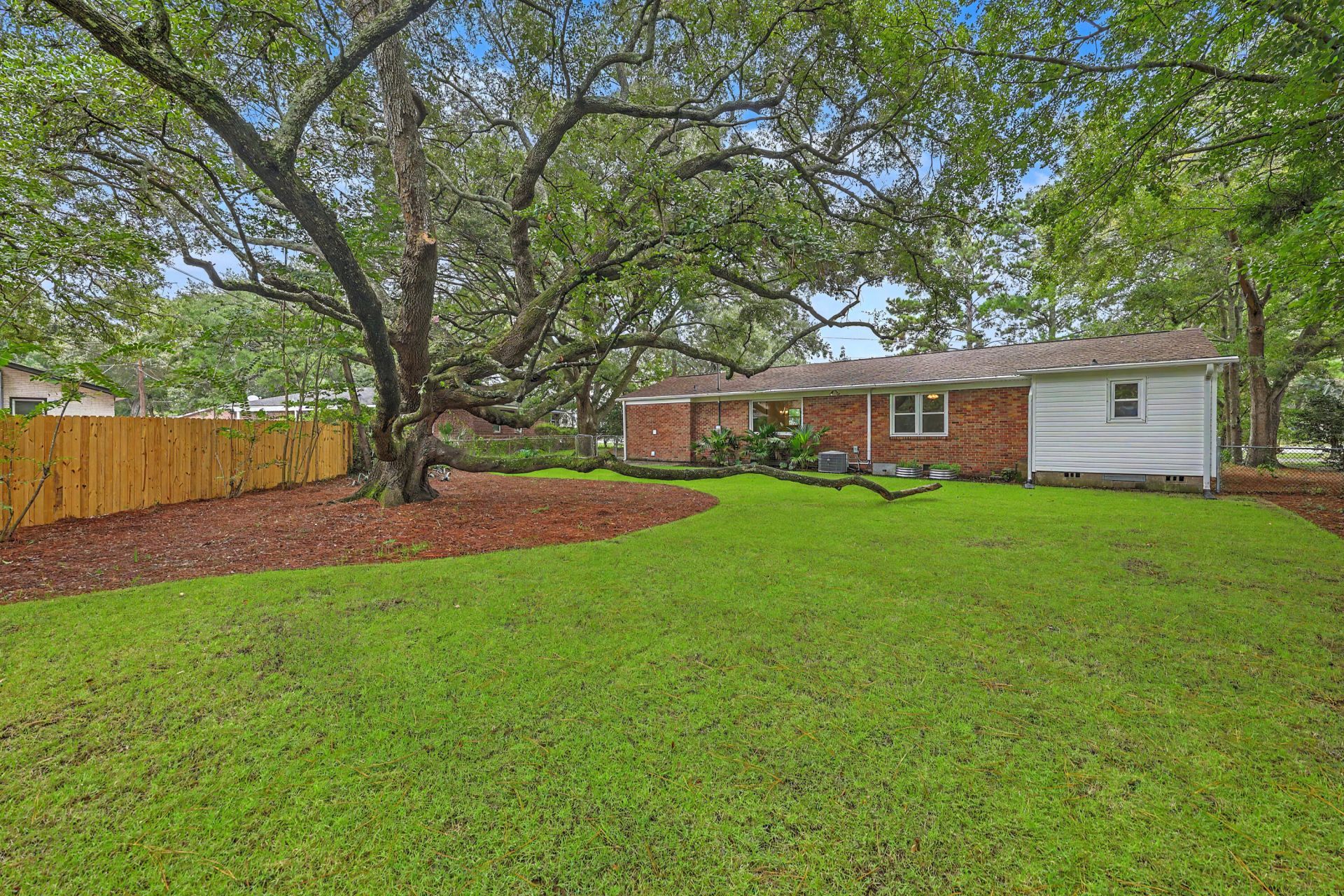 1510 Manor Boulevard Photo 50