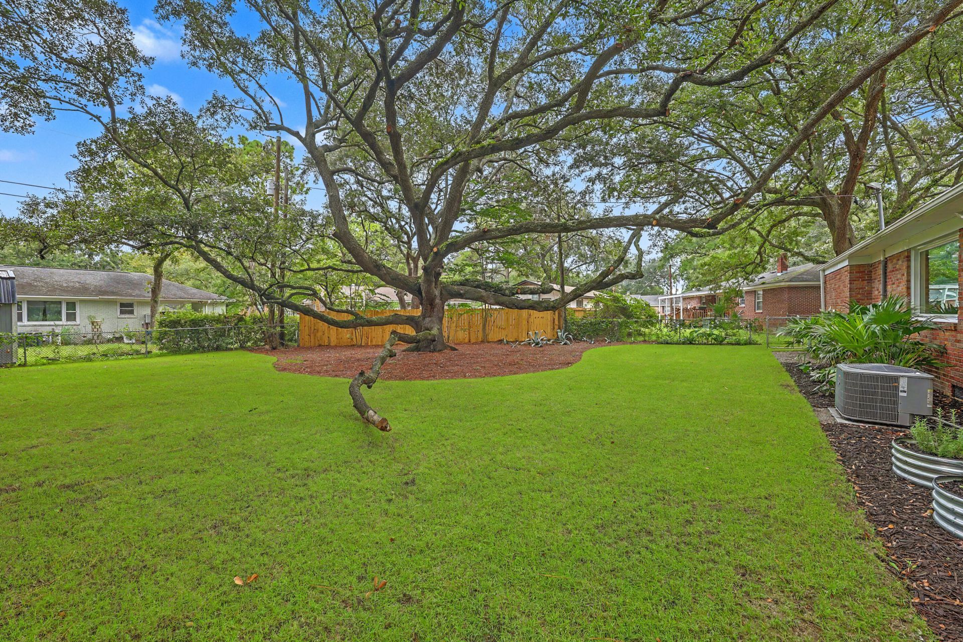 1510 Manor Boulevard Photo 51
