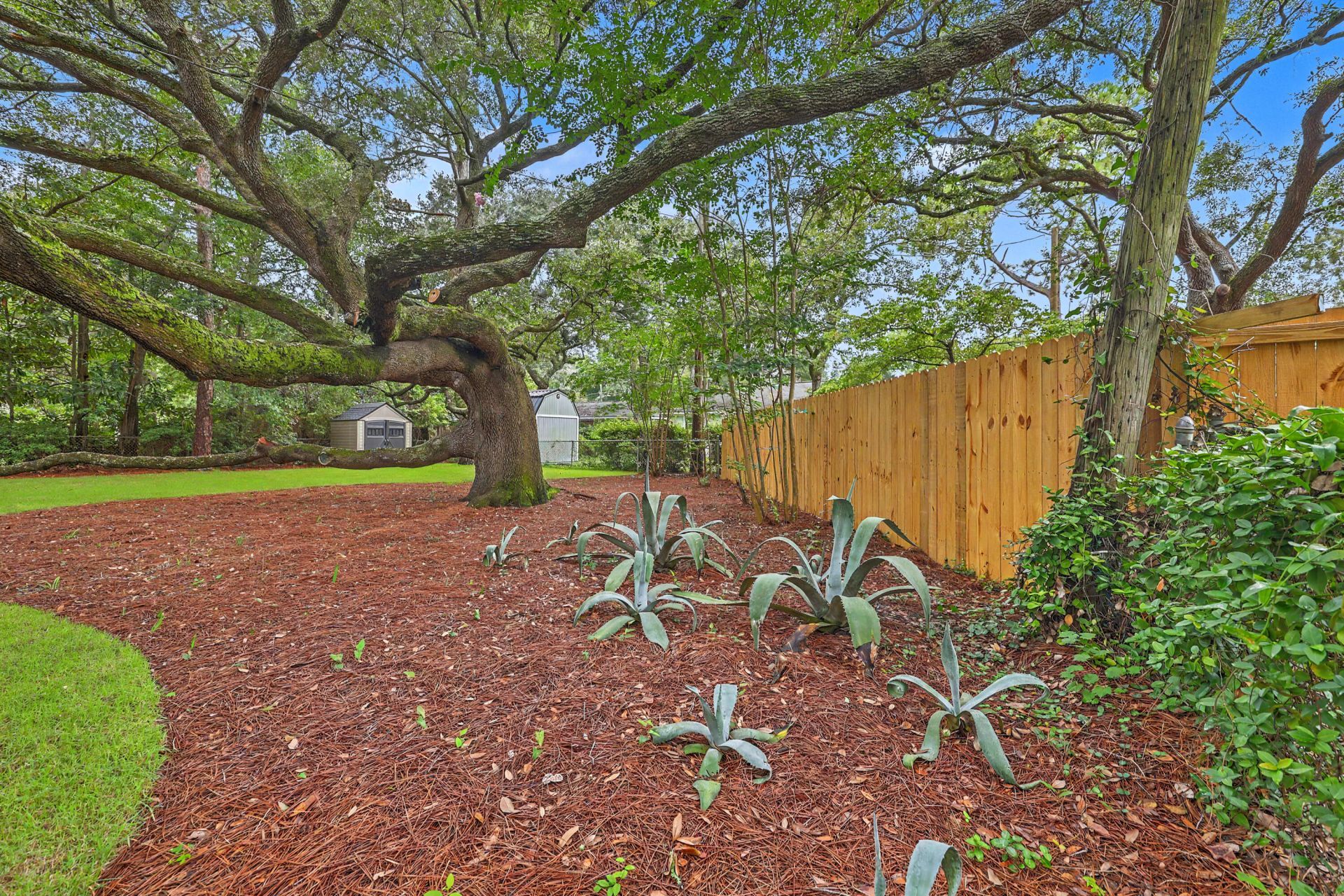 1510 Manor Boulevard Photo 53