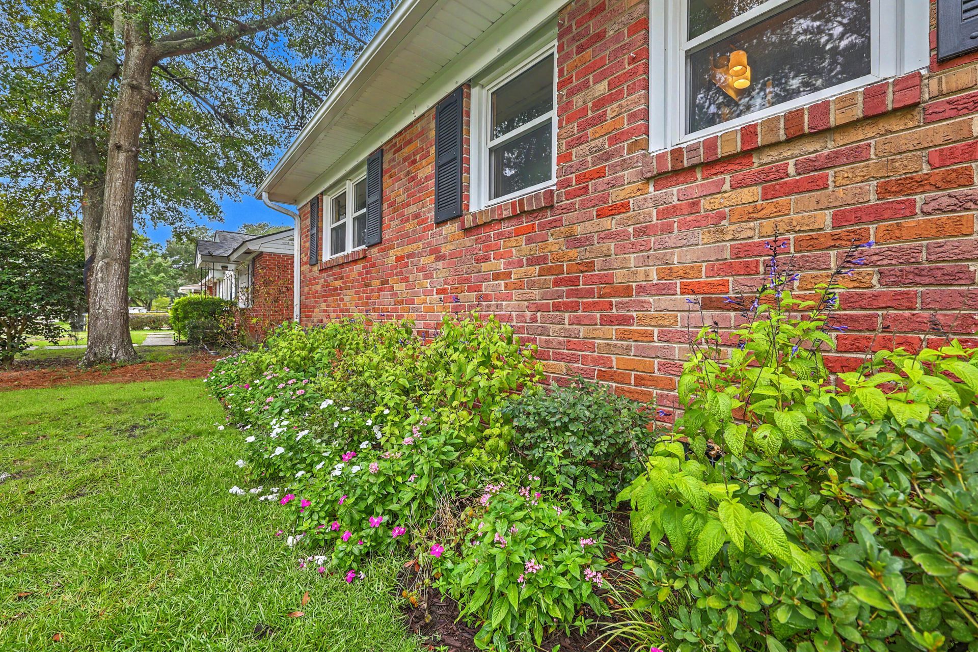 1510 Manor Boulevard Photo 8