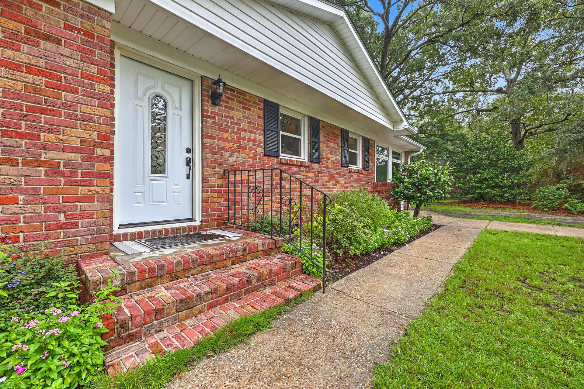 1510 Manor Boulevard Photo 9