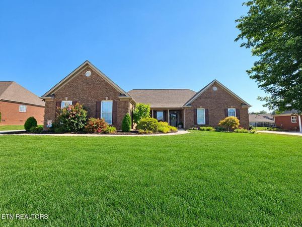 253 E Port Drive, Lenoir City, TN 37772