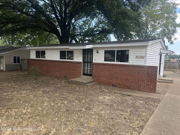 1896 N Southaven Circle, Southaven, MS 38671
