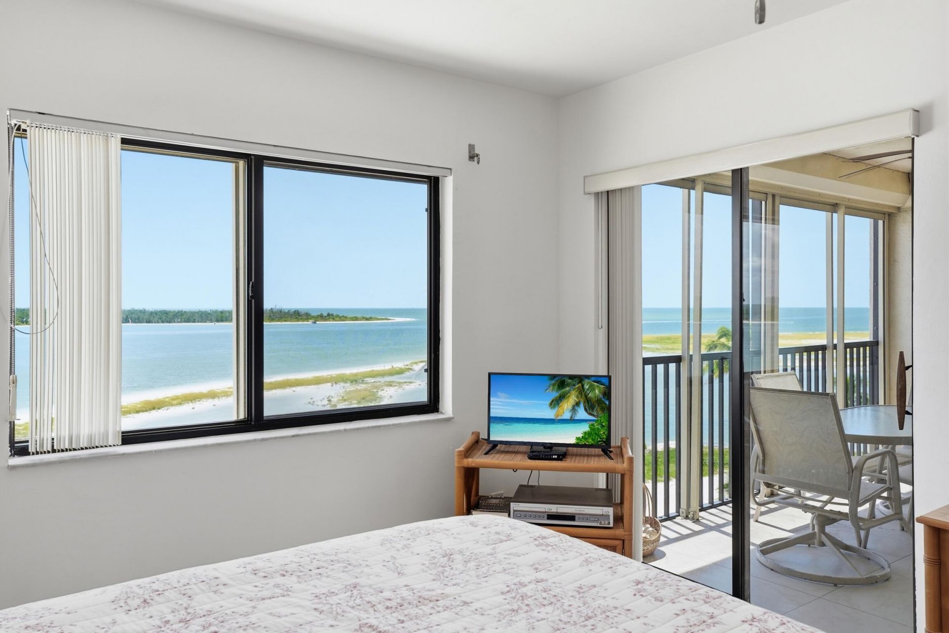 8402 Estero Boulevard, Unit Apt 405, Fort Myers Beach, FL 33931 Photo