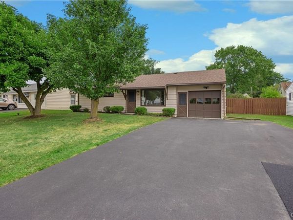 114 Pleasantview Drive , Liverpool, NY 13088