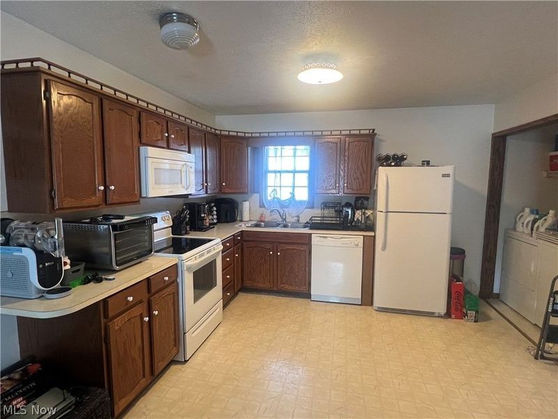 127 E Adams Street , Unit B4, Millersburg, OH 44654 Photo 3