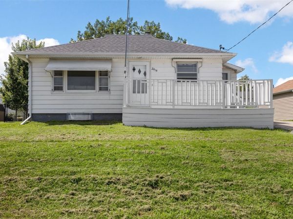 2414 Bowling Street SW, Cedar Rapids, IA 52404
