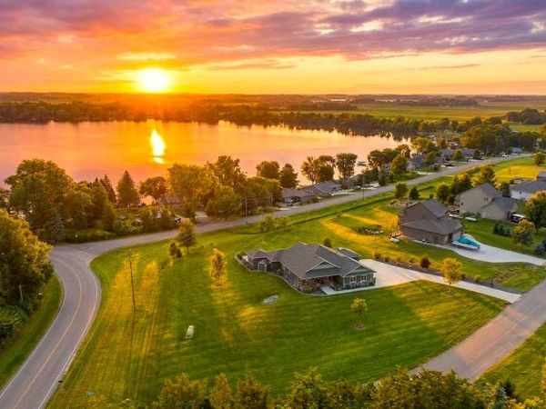 19135 Lake Volney Circle, Le Center, MN 56057