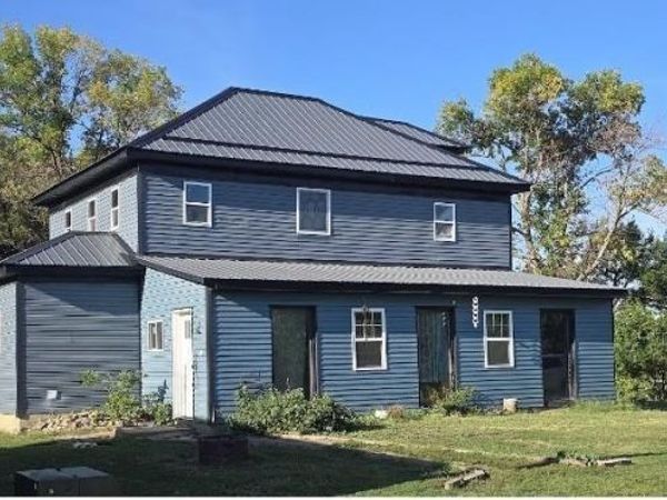92883 510th Avenue , Windom, MN 56101