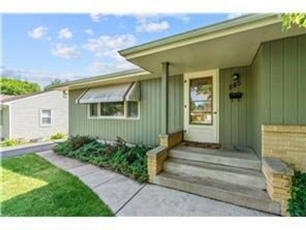 845 Spencer Street S, Shakopee, MN 55379