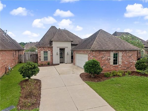 1233 DEER PARK Court, Madisonville, LA 70447