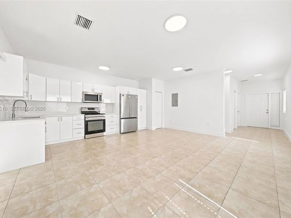 145 NE 60th St , Miami, FL 33137