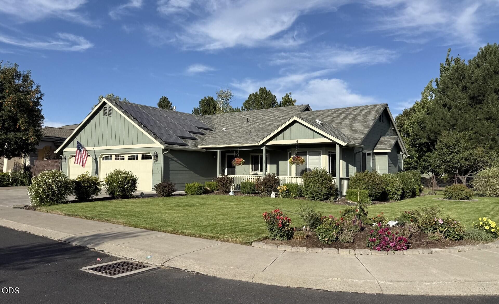 3820 SW Gene Sarazan Drive, Redmond, OR 97756 Main Photo