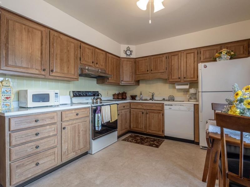 1305 McKinley Street, Unit B2, Sandusky, OH 44870 Photo 2