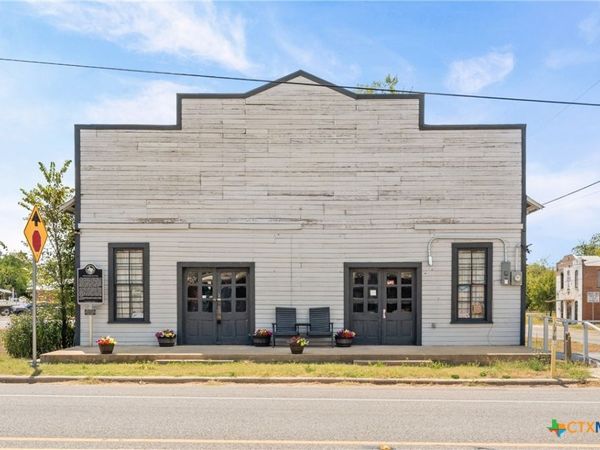 413 W Batte Street , Cameron, TX 76520
