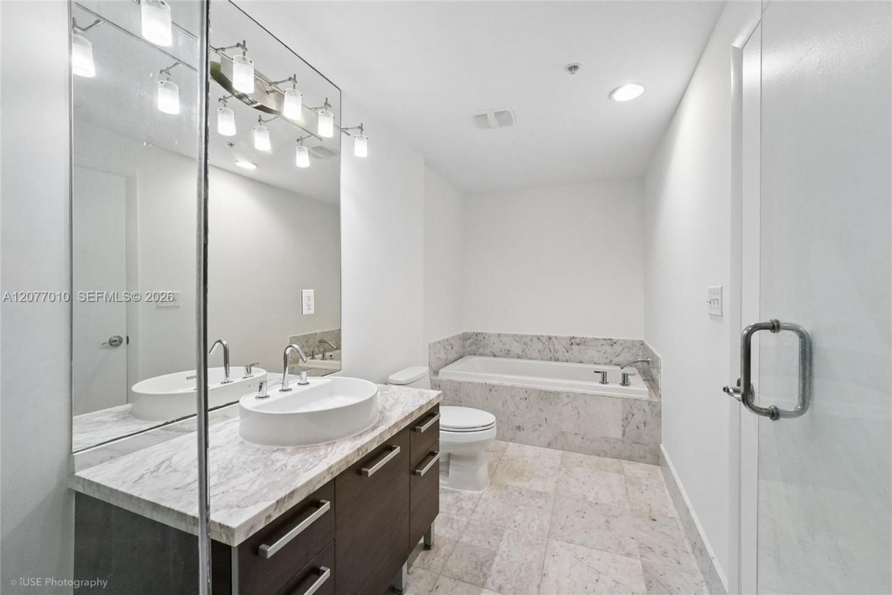 253 NE 2nd St , Unit 2104, Miami, FL 33132 Photo