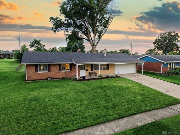 1154 Rona Parkway Drive, Fairborn, OH 45324