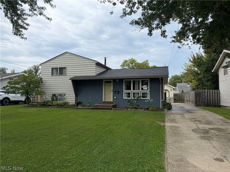 812 West Drive, Sheffield, OH 44054 Photo 1