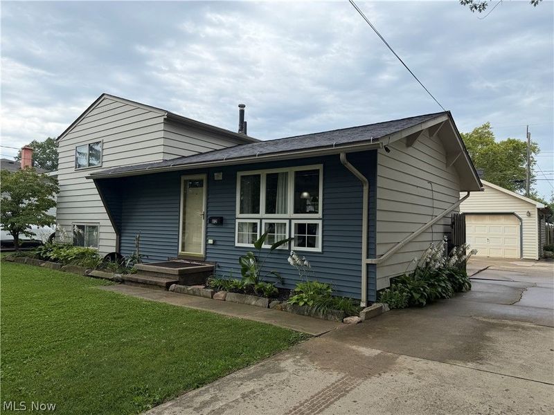 812 West Drive, Sheffield, OH 44054 Photo 2