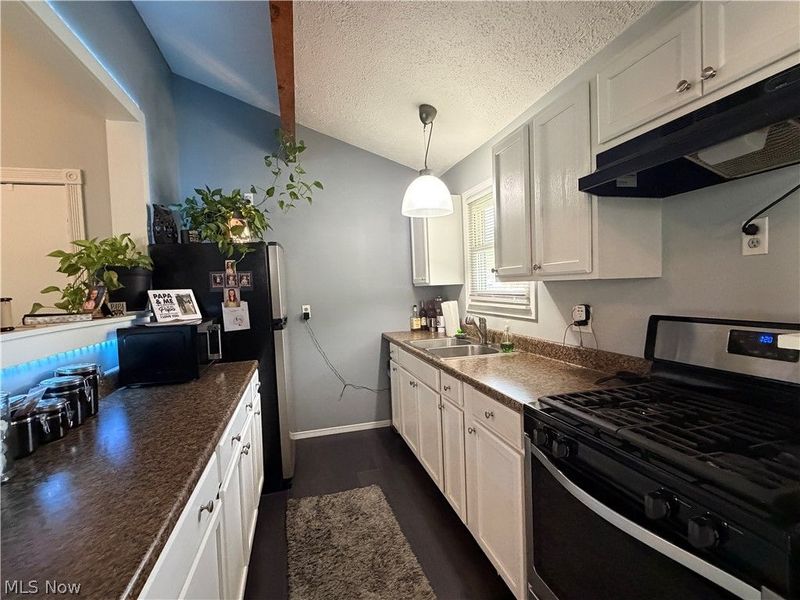 812 West Drive, Sheffield, OH 44054 Photo 3